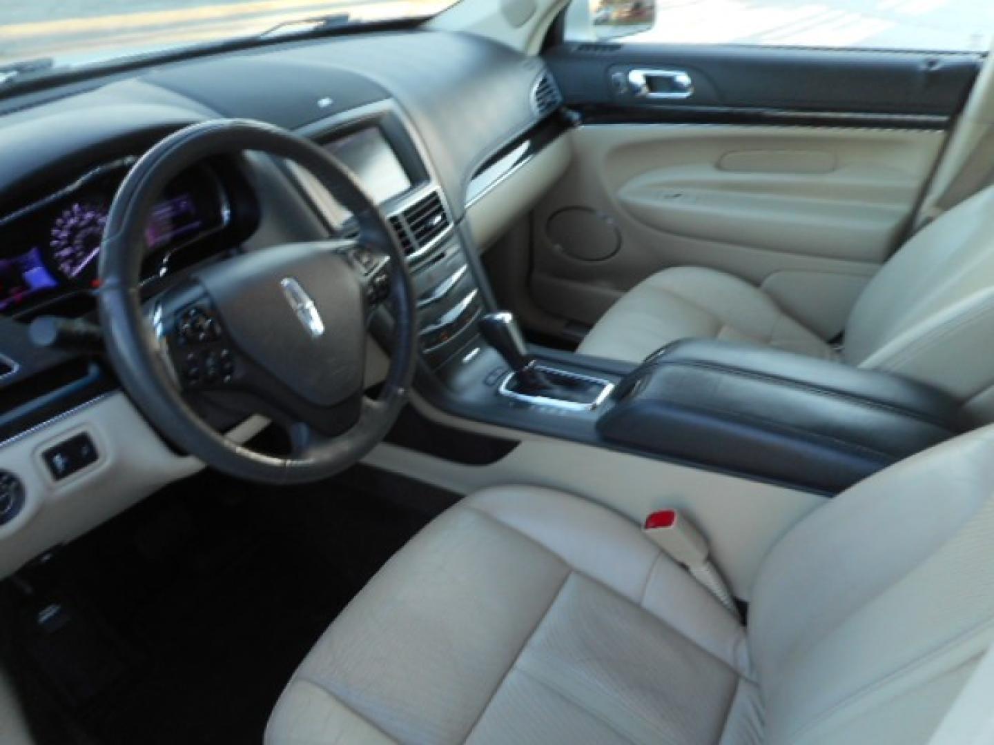 2013 WHITE LINCOLN MKT BASE (2LMHJ5AT1DB) , located at 10405 Abercorn Street, Savannah, GA, 31419, (912) 921-8965, 31.988262, -81.131760 - Photo#2